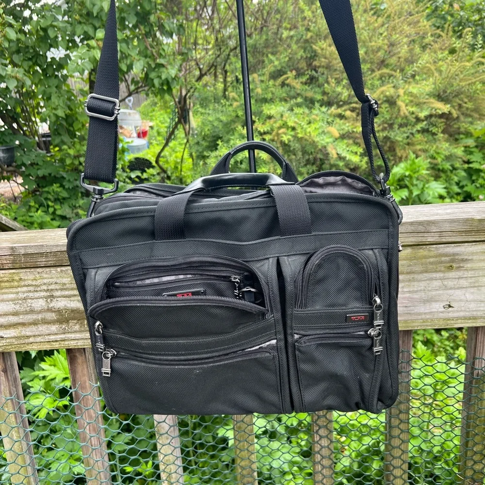 Tumi Expandable Organizer Laptop 26031D4 Adjustable Strap , 16” Across X 13” Ht